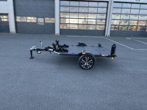 Lorries MT-2 Black Edition 750 kg Motorradanhänger