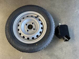 LORRIES Ersatzrad für MT-1 / MT-2 155/70R13 auf Stahlfelge inkl. Halter